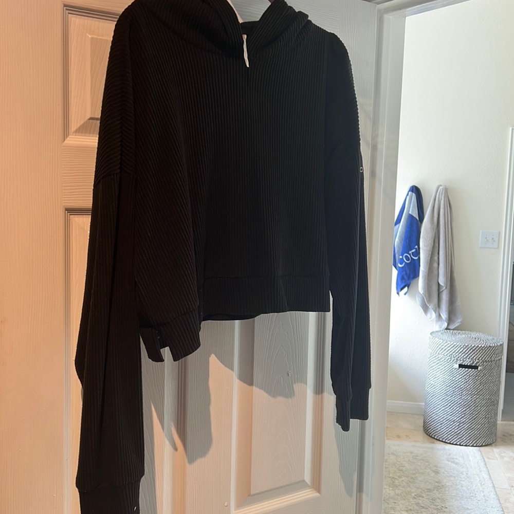 Alo Yoga Muse Hoodie in Black ribbed size L